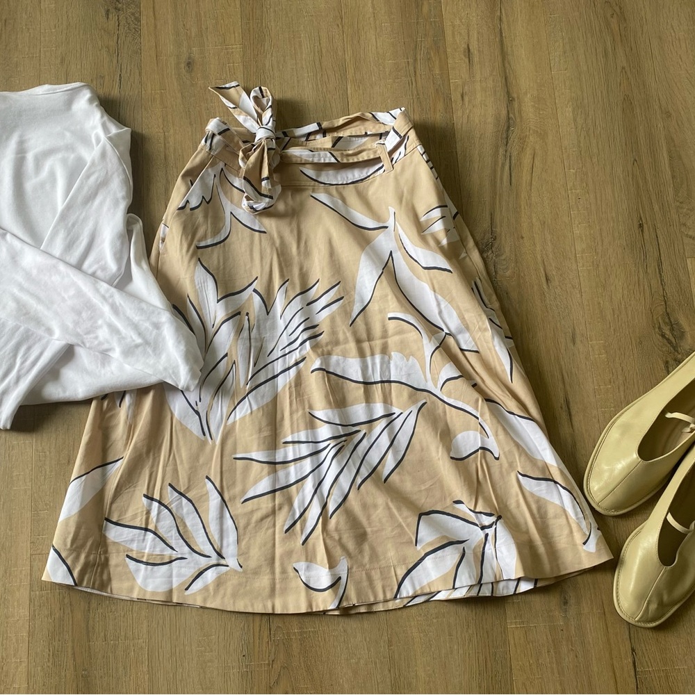 LOFT Tan and White Leaf Pattern A-Line Skirt